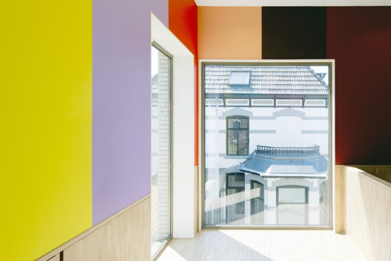 Innenmuseum mit Blick auf das alte Haus von Piet Mondrian