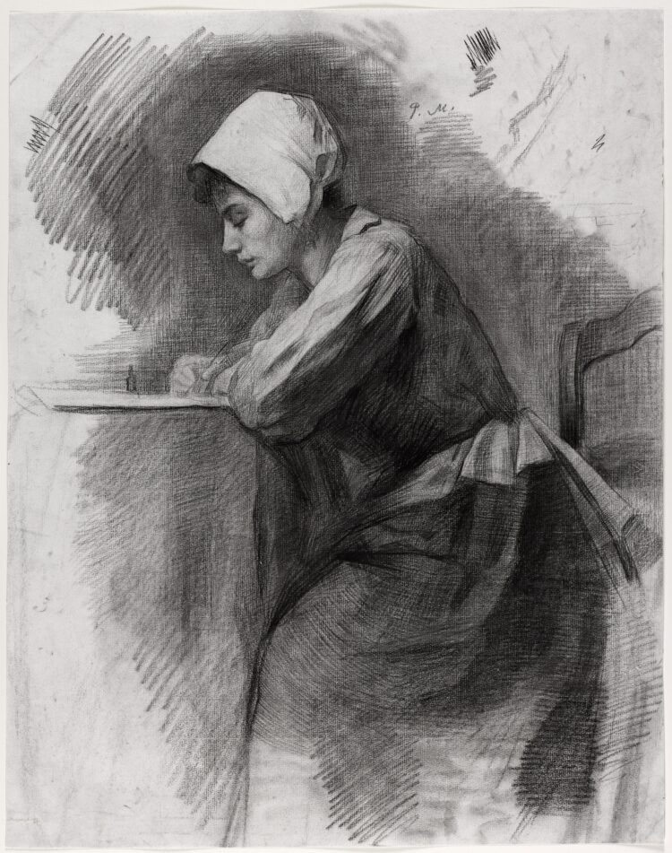 Junge Frau, die schreibt, während sie sich über einen Schreibtisch beugt, der durch Schlüpfen in schwarzer Kreide gezeichnet wird