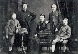 Mondriaan als 17-jarige met zijn drie broers en zus